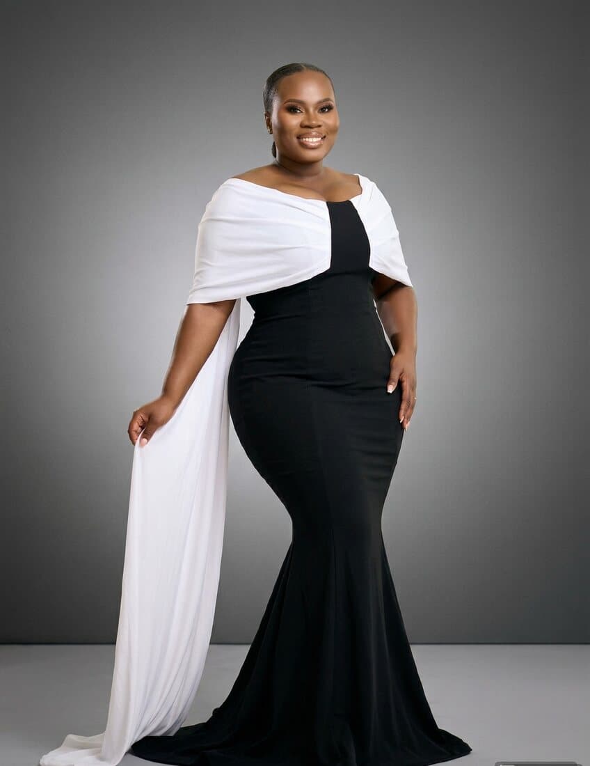 Black mermaid gown with ivory cape