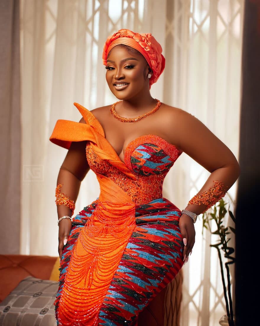 Orange Bonwire kente with shoulder bow